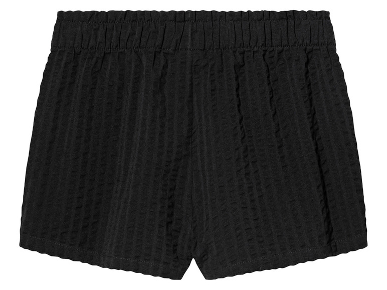 Čierne šortky s elastickým pásom.
