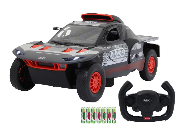 Čierne rádiom riadené auto Audi e-tron s rally dizajnom