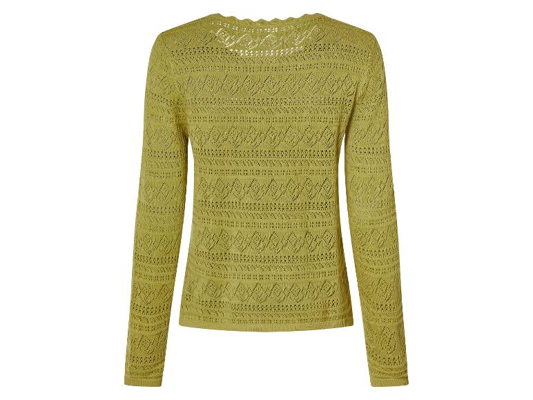 Žltý pletený sveter s otvormi.