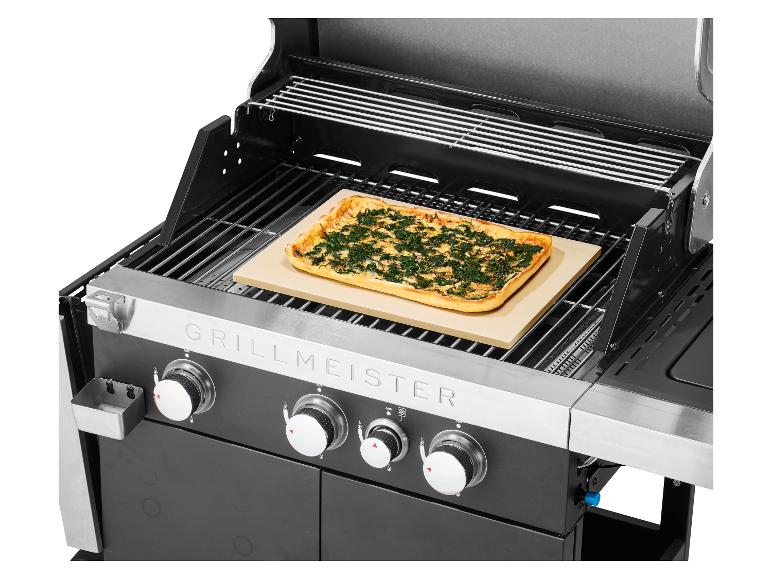 Pizza na kameni na pizzu na grile Grillmeister.