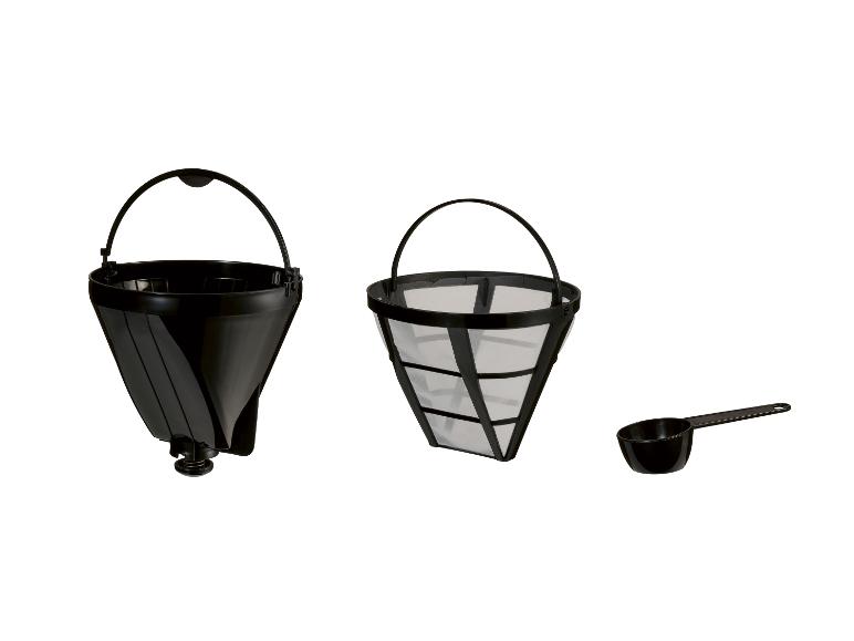 Kávové doplnky: držiak filtra, sieťkový filter a odmerka.