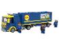 Lego nákladné auto s logom Lidl a minifigúrkami predstavujúcimi zamestnancov.