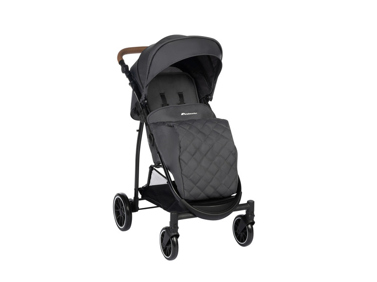 Čierny kočík Babycomfort s prešívanou výplňou.