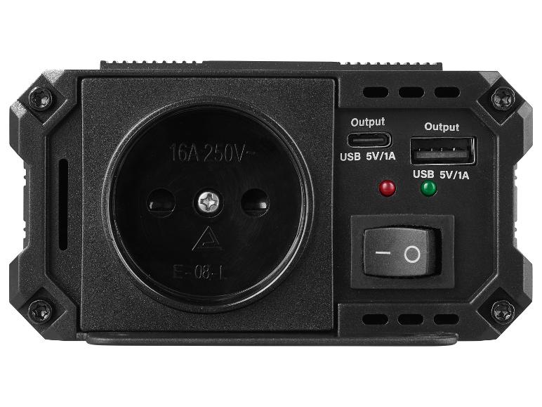 Menič napätia so zásuvkou, USB portami a spínačom.