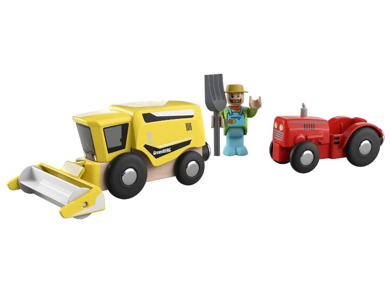 Zberacia kombajn Greenberg, červený traktor a farmár s vidlami.