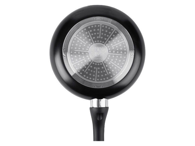 Pohľad zospodu na panvicu Silvercrest.