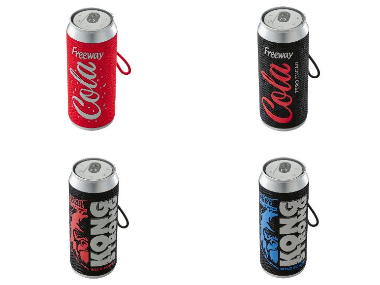 Štyri prenosné reproduktory v tvare plechoviek od sódy: dva červené a čierne s nápisom „Cola“, dva čierne s nápisom „KONG“.
