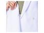 Elegantné biele sako, detail gombíkov.