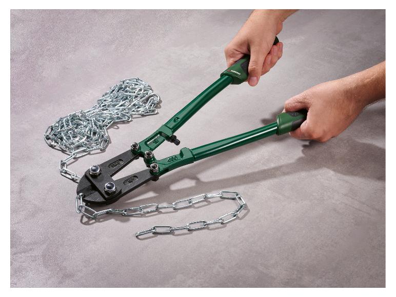Zelené nožnice na strihanie reťazí Parkside s kovovou reťazou na sivom povrchu