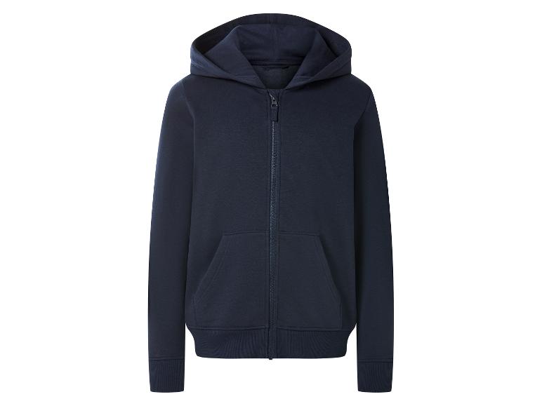 Tmavomodrá mikina s kapucňou na zips a vreckami.