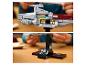 Útočná loď LEGO Star Wars triedy Acclamator na výstavnom stojane.
