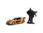 Oranžové a čierne pretekárske auto Fast & Furious RC s diaľkovým ovládaním.