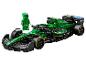 Zelené a čierne LEGO Aston Martin F1 auto s minifigúrkou vodiča.