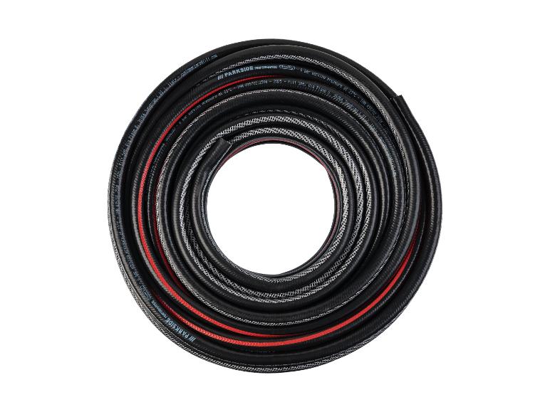 Čierna záhradná hadica Parkside Performance, 13 mm (1/2'), pracovný tlak 6 barov, zvinutá.