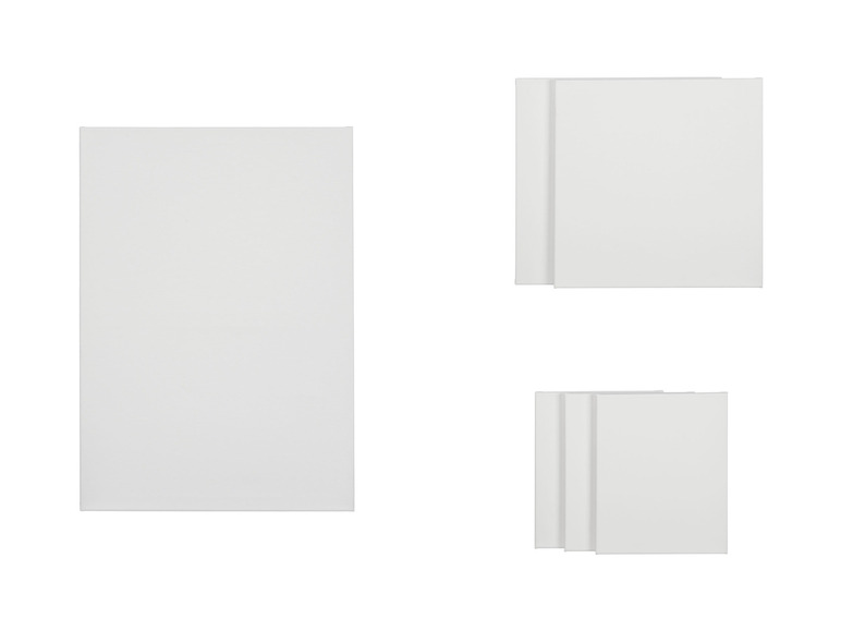 Tri biele plátna, ideálne na maľovanie alebo kreslenie.