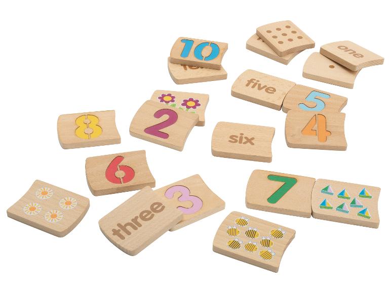 Drevené puzzle s číslami a obrázkami na učenie počítania.