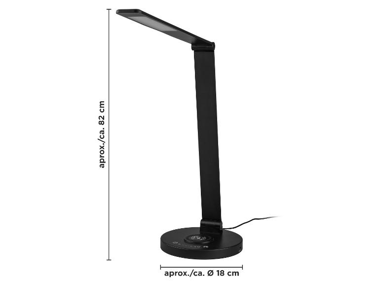 Čierna LED stolová lampa s bezdrôtovým nabíjaním, výška 82 cm, priemer základne 18 cm.