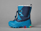 Modré detské topánky so svetlami.
