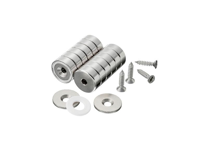Neodymové magnety so skrutkami a podložkami na upevnenie.