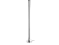 Moderná trubicová stojacia lampa s okrúhlou chrómovou základňou a čiernym káblom.