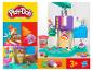 Súprava na výrobu zmrzliny Play-Doh s farebnou modelovacou hmotou a príslušenstvom.
