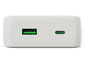 Biely nabíjací adaptér s USB-C portom a technológiou Quick Charge 3.0.