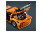 Oranžový model športového auta LEGO Technic s otvorenou kapotou