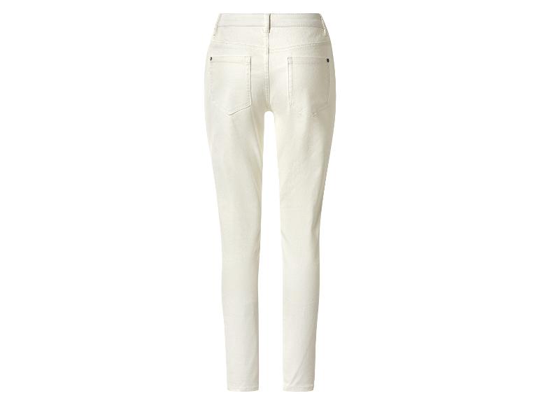 Zadný pohľad na dámske slim-fit džínsy vo farbe ecru s vreckami