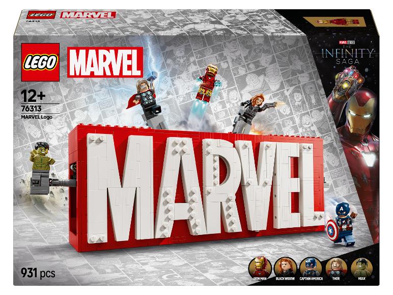 Súprava LEGO Marvel loga s minifigúrkami Iron Mana, Thora, Black Widow, Hulka a Kapitána Ameriky.