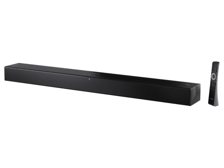 Čierny soundbar s diaľkovým ovládaním
