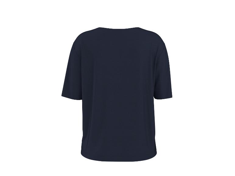 Zadný pohľad na jednofarebné tmavomodré oversize tričko.