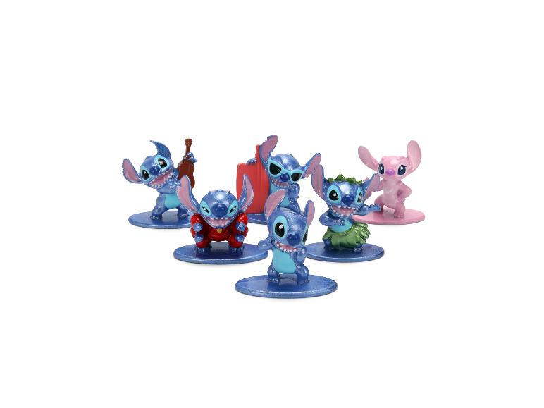 Šesť figúrok Stitch a Angel v rôznych pózach.