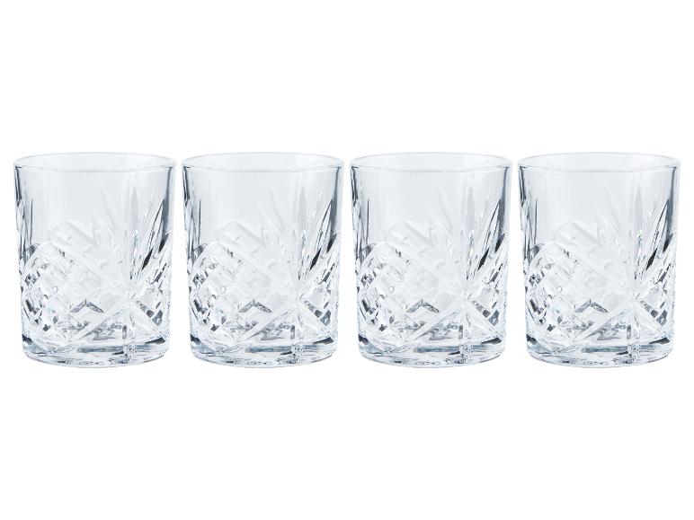 Štyri gravírované poháre na whisky alebo koktaily.