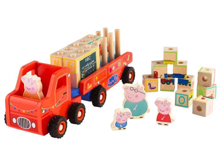Hračky Peppa Pig: drevená nákladiak, kocky a bábiky.
