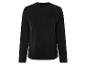 Čierny longsleeve s okrúhlym výstrihom.