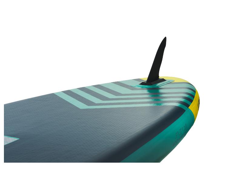 Nafukovací paddleboard tyrkysovej a sivej farby s plutvou.