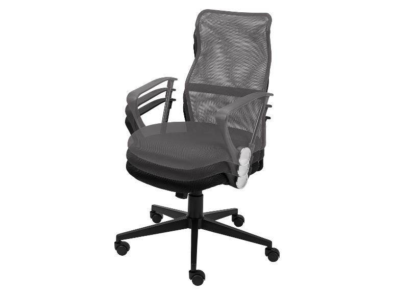 Sivá sieťovaná ergonomická kancelárska stolička s kolieskami.