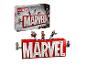 Súprava LEGO Marvel s logom a minifigúrkami Iron Mana, Black Widow, Kapitána Ameriky, Thora a Hulka.