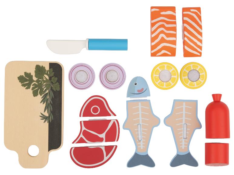 Drevená súprava hračiek s jedlom, vrátane mäsa, rýb, zeleniny a kuchynského náčinia.