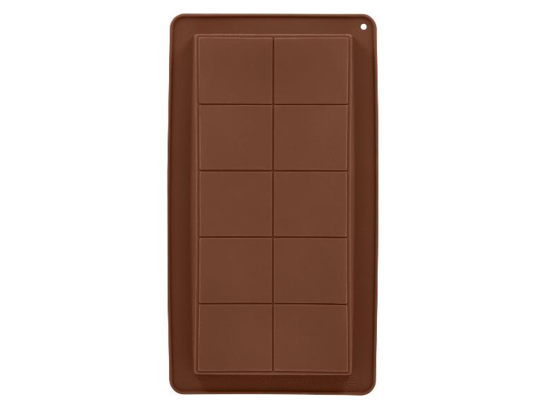 Hnedá silikónová forma na čokoládu s 10 obdĺžnikovými priehradkami.