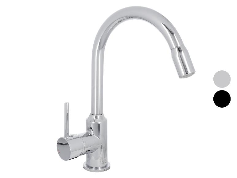 Chrómová kuchynská batéria s výsuvnou hubicou a jednou pákou.