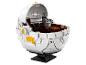 Biely a oranžový LEGO Star Wars Death Star hrací set s otvoreným vrchom, odhaľujúcim hnedý interiér.