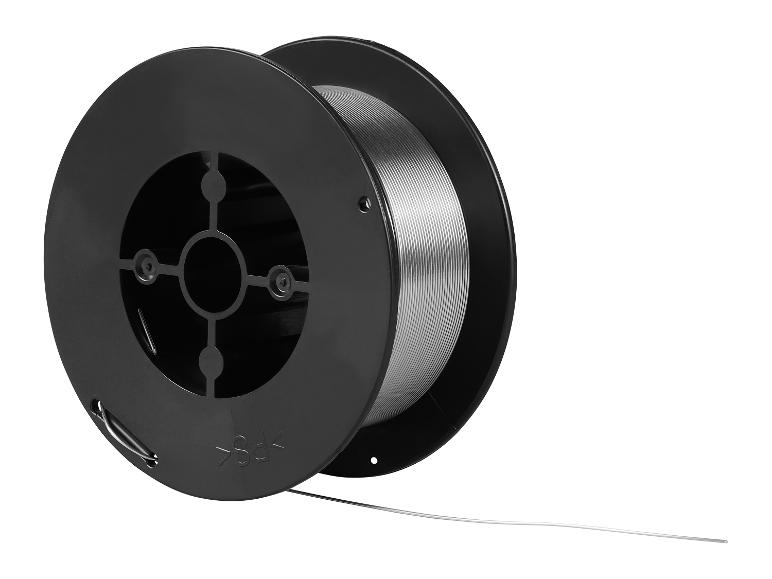 Čierna cievka so strieborným zváracím drôtom, jeden drôt odvinutý.