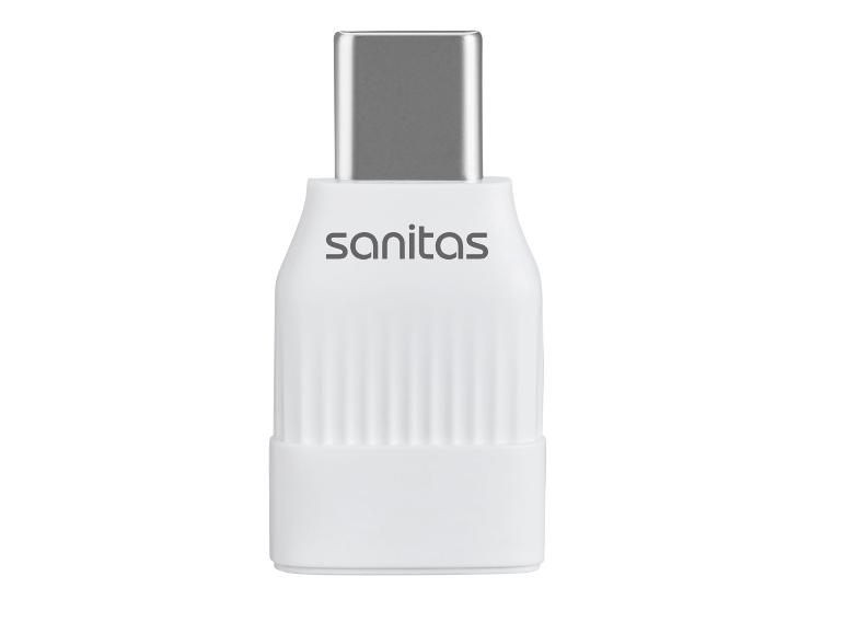 Biely USB-C adaptér s nápisom 'sanitas'.