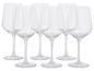 Šesť priehľadných pohárov na víno so stopkou, usporiadaných v rade