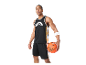Muž s basketbalovou loptou Crivit.