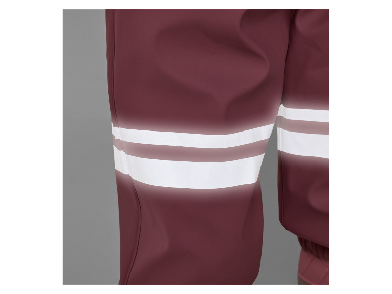 Nepremokavé detské nohavice s reflexnými prvkami.