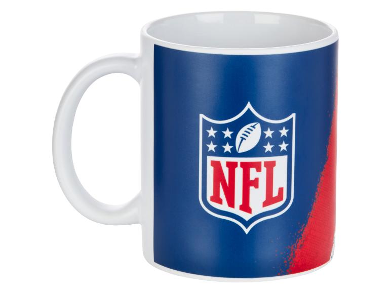 Biely hrnček s logom NFL.
