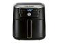 Čierna teplovzdušná fritéza s digitálnym displejom a ovládacím panelom.