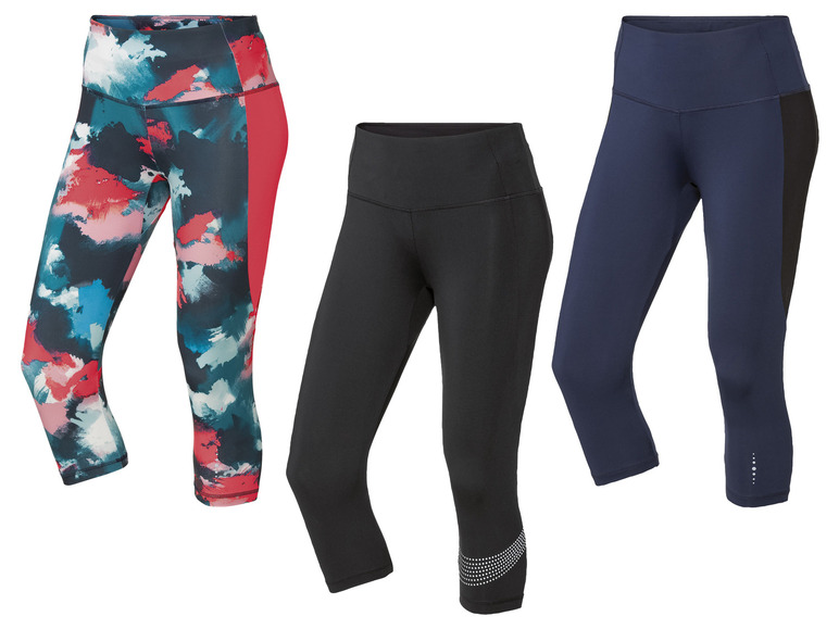 Tri páry športových legín: jedny s abstraktným kvetinovým vzorom, čierne a tmavomodré.